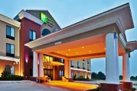 Holiday Inn Express & Suites Perry Hotels in Perry