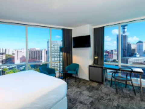 Four Points by Sheraton Auckland Hotels near Queen Street
