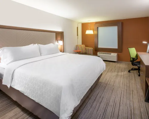 Holiday Inn Express & Suites OKLAHOMA CITY AIRPORT by IHG Hotels near Athena Mall