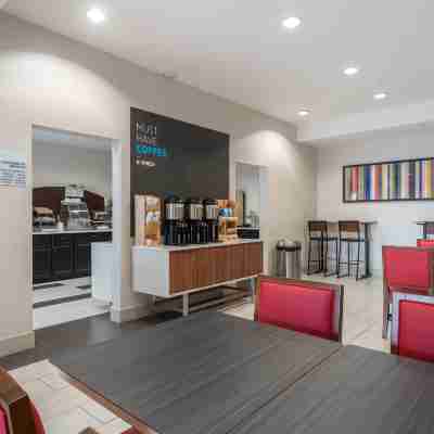 Holiday Inn Express & Suites Lagrange Dining/Meeting Rooms