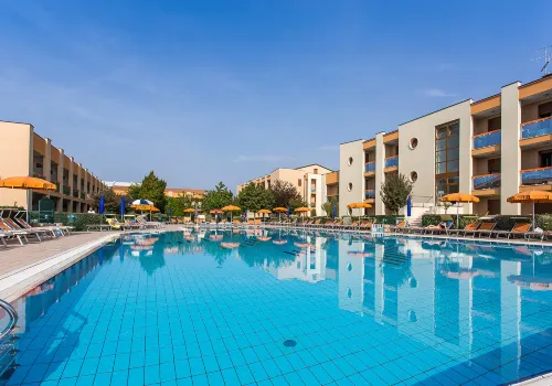 Accogliente appartamento con terrazza e piscina in comune