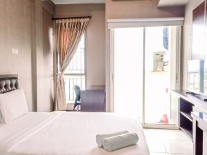 Comfortable Studio Room Near Airport at Skylounge Tamansari Apartment