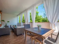 Sandra Hotels in Pobri