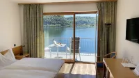 Tresa Bay Hotel