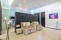 NH Collection Medellin Royal - parking