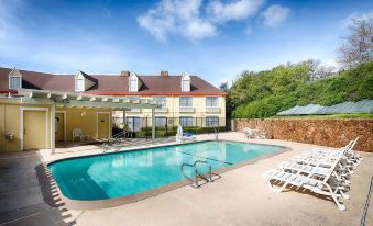 Red Lion Inn & Suites Auburn - Housity