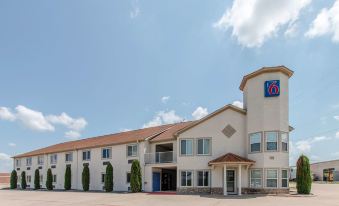 Motel 6 Hutchins, TX