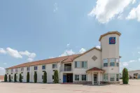 Motel 6 Hutchins, TX