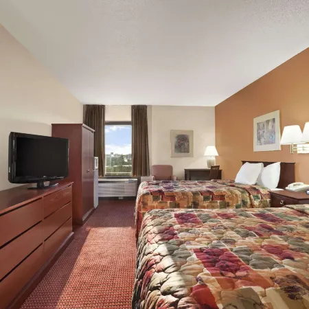 Days Inn & Suites by Wyndham Cedar Rapids