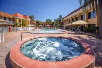 Quality Inn & Suites Conference Center - Hot Tub