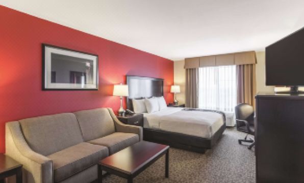 La Quinta Inn & Suites by Wyndham Fargo-Medical Center - Housity
