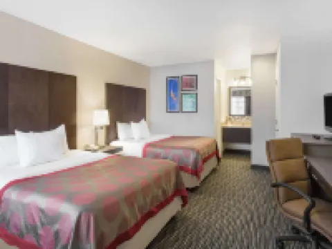 ラマダ バイ ウィンダム モントレー デル・モンティ・ビーチ周辺のホテル