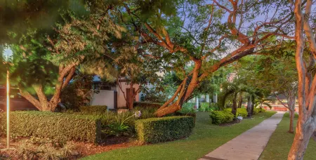 Airport International Hotel Brisbane Отели рядом со станцией Doomben Station