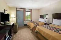 Super 8 by Wyndham White River Junction Hotels in Norwich