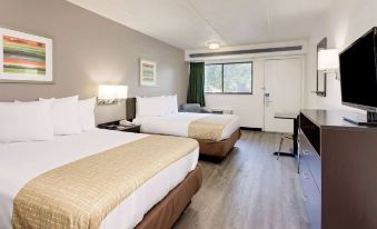 Travelodge by Wyndham College Park