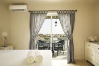 Ocean Breeze Boutique Hotel & Marina - Balcony