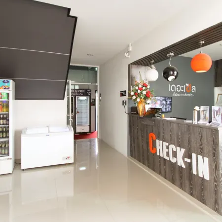 The Zell Budget Hotel Buriam