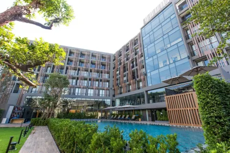 The Teak Hotel Отели рядом с достопримечательностью «Wat Don Kaeo»