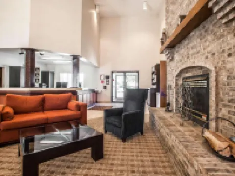 Comfort Suites Peoria I-74 Hotels in Peoria