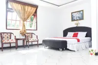 RedDoorz Plus @ Tirta Kencana Hotel Hotellit kohteessa Amahusu
