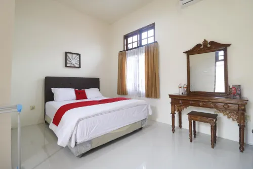 RedDoorz Syariah Near Gelora Delta Sidoarjo