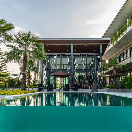 The River Palm Resort