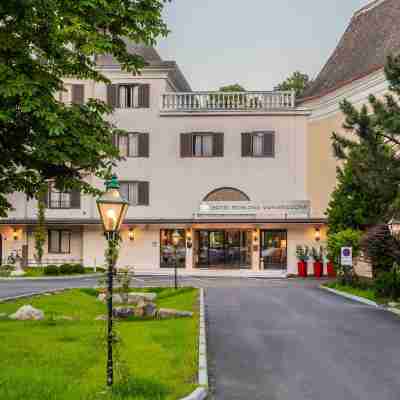 Hotel Schloss Weikersdorf Hotel Exterior