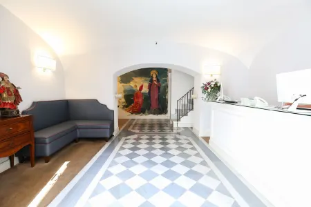 Decumani Hotel de Charme Отели рядом с достопримечательностью «Chiesa e Chiostro di San Gregorio Armeno Napoli»