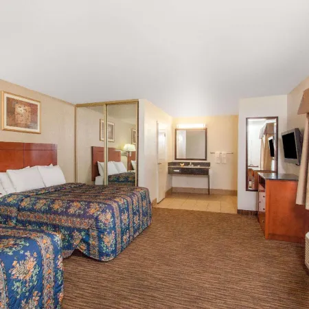 Travelodge by Wyndham Hemet CA