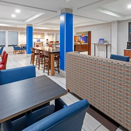 Holiday Inn Express & Suites LAFAYETTE-SOUTH by IHG