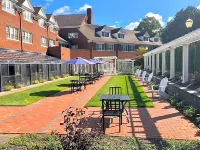 The Simsbury Inn Hotels in Avon