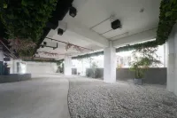 RedDoorz Apartment Near Bundaran Satelit Surabaya
