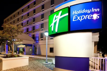 Holiday Inn Express Richmond - Downtown Отели рядом с достопримечательностью «Университет Вирджиния Коммонуэлт»