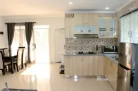 Diyar Villas Puncak M3/8 Hotels in Sukaresmi