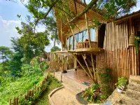De Boekit Villas Hotel dekat Jembatan mini kali cipamingkis