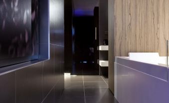Carbon Hotel