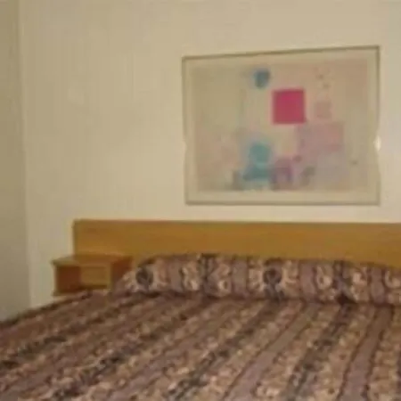 Colonade Motel Suites