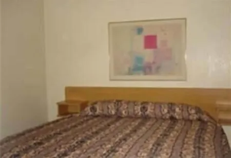 Colonade Motel Suites