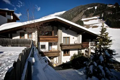 Edelberg Apartments Hotels in Sillian