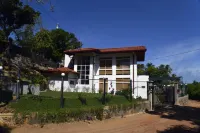 Villa Baywatch, Rumassala Hotels in Unawatuna