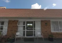 Castle Court Motel فنادق في واركورث