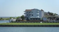 Island Resort Hotels near Christ United Methodist Church