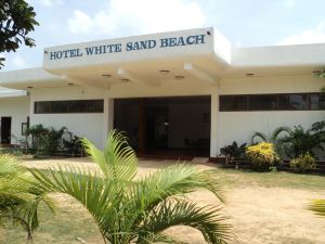 White Sand Beach Inn