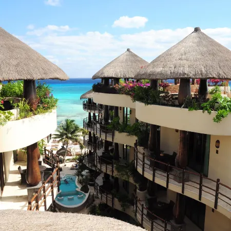 El Taj Oceanfront and Beachside Condo Hotel