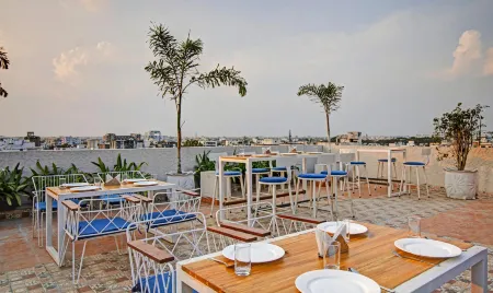 Treebo Premium Median Inn Отели рядом с достопримечательностью «Ramtek Fort Temple»