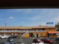 Redondo Inn and Suites - parking