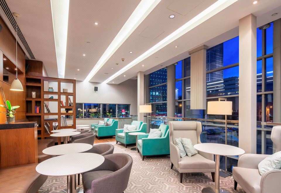 힐튼 바르샤바 호텔 외관