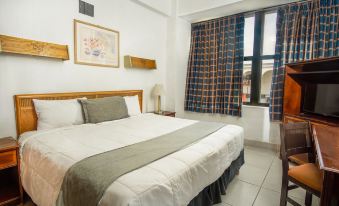 7. Hotel Ur..