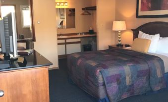 Lakeshore Inn & Suites