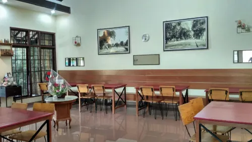Rumah Hoho Resto - parkir